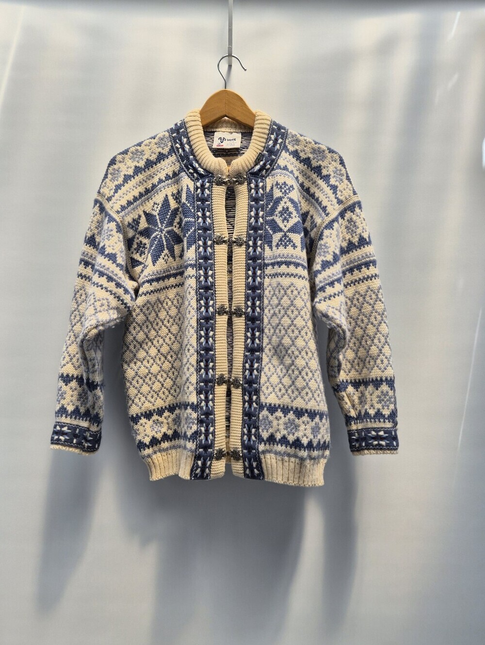VOSS Norway Wool Cardigan Sweater Women XS 36 Fair Isle Nordic Pewter Clasp Blue
